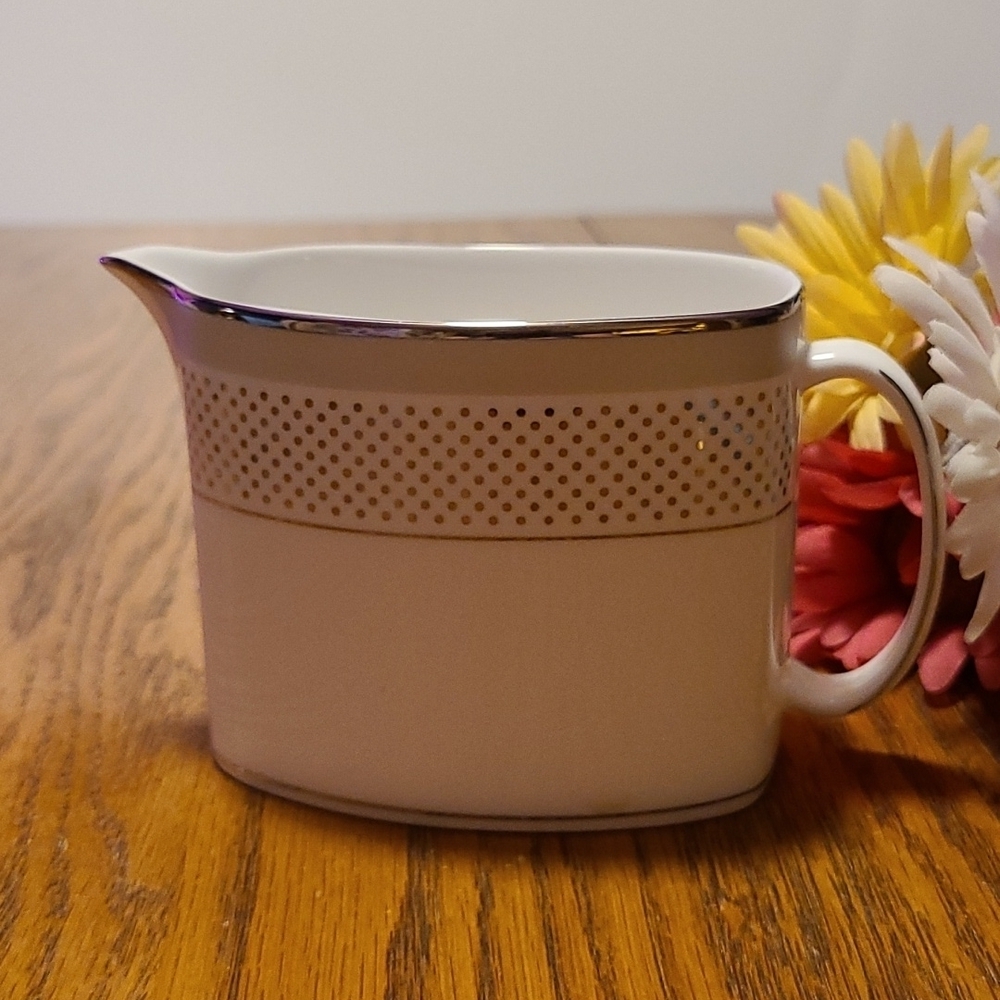 Kate Spade Whitaker Street Creamer Like New